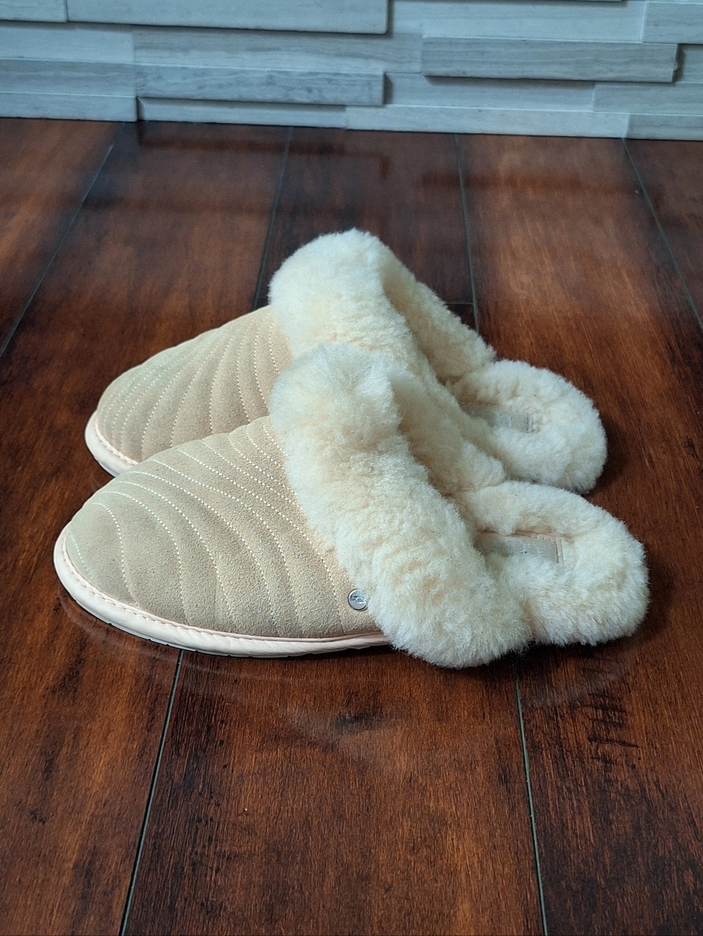 UGG Scuffette Wavy Slippers Peach Sheepskin Cozy Slip-On Size 5